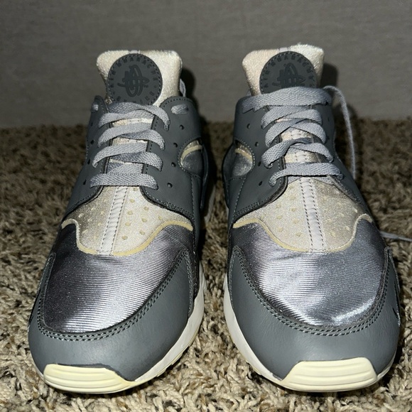 Size 10.5 - Nike Air Huarache Light Smoke Grey - Picture 5 of 13